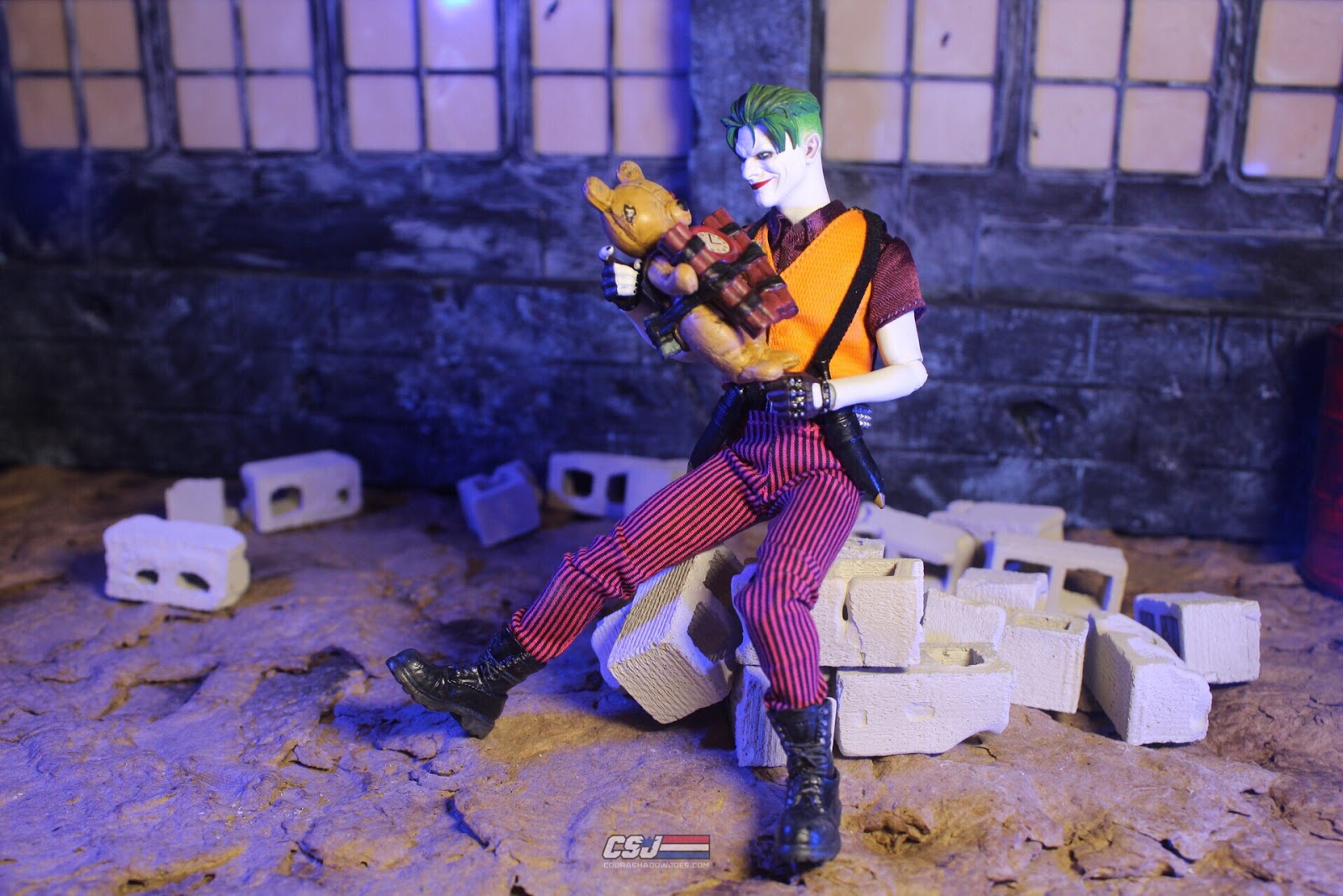 CobraShadowJoes: Mezco Toyz One:12 Clown Prince of Crime Joker Review